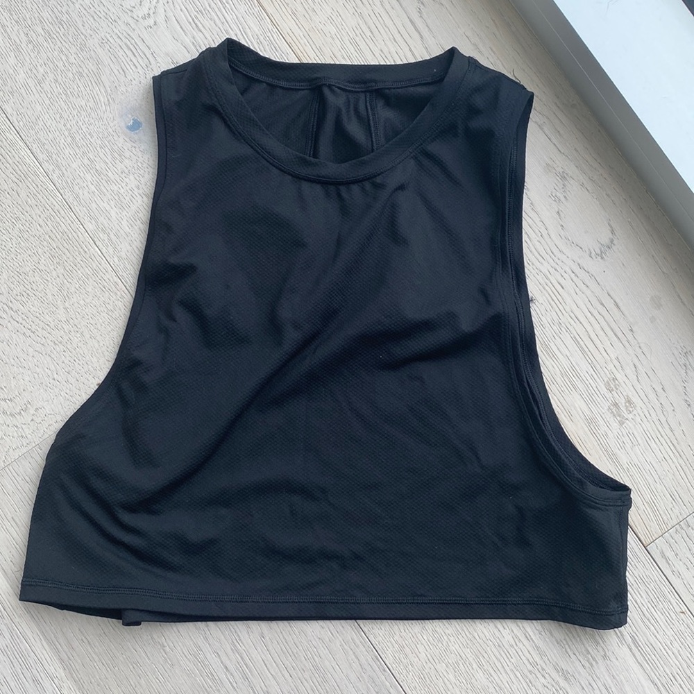 Womens lululemon crop top size 6
